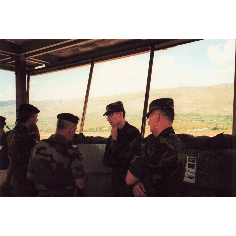 Vintage 1999 Bosnia SFOR Peacekeeping Lot USAF Officer APCs Checkpoint 6x4 - Picture 4 of 6
